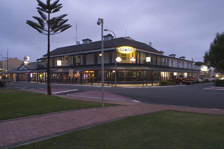 Grand Tasman Hotel - Holiday Sunshine Coast 16