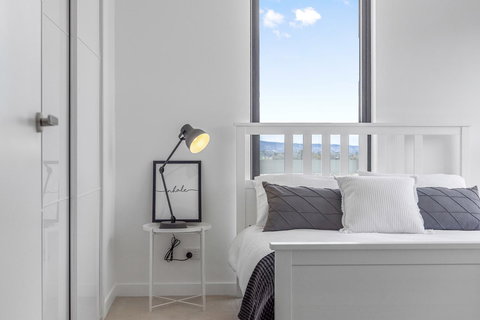 Views On Surflen - Holiday Sunshine Coast 6