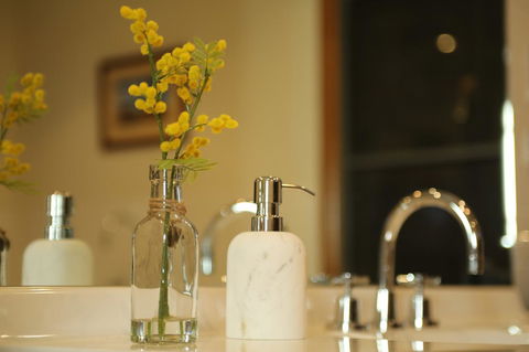 William Hunt's Retreat - Cypress Studio - Sunshine Coast Tourism 17