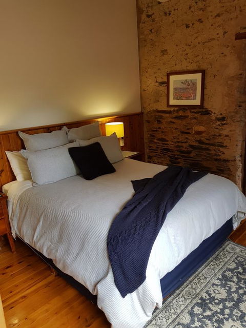 William Hunt's Retreat - Cypress Studio - Sunshine Coast Tourism 2