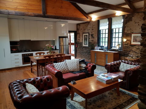 William Hunt's Retreat - Cypress Studio - Sunshine Coast Tourism 1