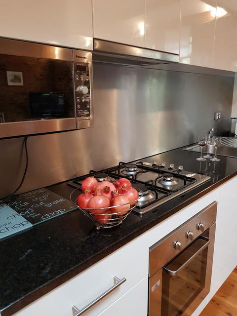 William Hunt's Retreat - Cypress Studio - Sunshine Coast Tourism 13