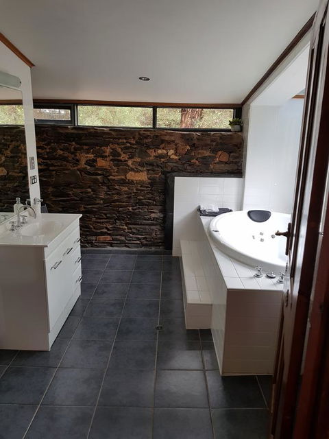 William Hunt's Retreat - Cypress Studio - Sunshine Coast Tourism 4