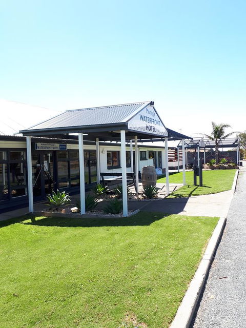 Meningie Waterfront Motel - Sunshine Coast Tourism 0