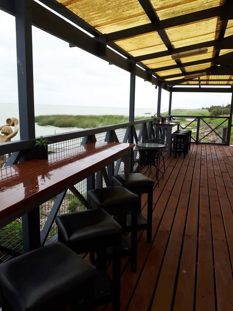 Meningie Waterfront Motel - Sunshine Coast Tourism 41