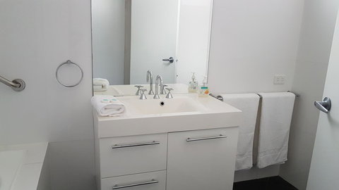 2 Austinmer Studio - Sunshine Coast Tourism 6