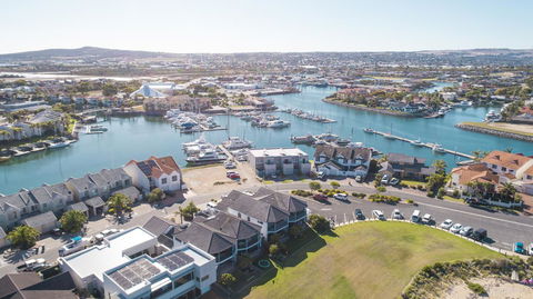 Mariners Cay Apartment - Holiday Sunshine Coast 1