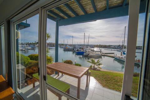 Marina Reflections - Holiday Sunshine Coast 7
