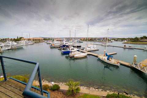 Marina Reflections - Holiday Sunshine Coast 9