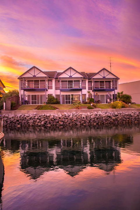 Marina Reflections - Holiday Sunshine Coast 10