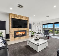 KENNEDY EXECUTIVE TOWNHOUSE - Sunshine Coast Tourism