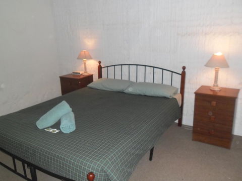Desert View Apartments - Sunshine Coast Tourism 5