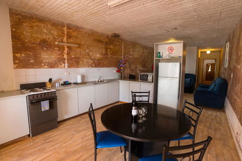 Desert View Apartments - Sunshine Coast Tourism 1