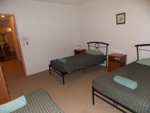 Desert View Apartments - Sunshine Coast Tourism 2