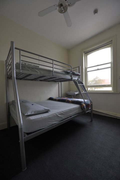 Backpack Oz - Sunshine Coast Tourism 22