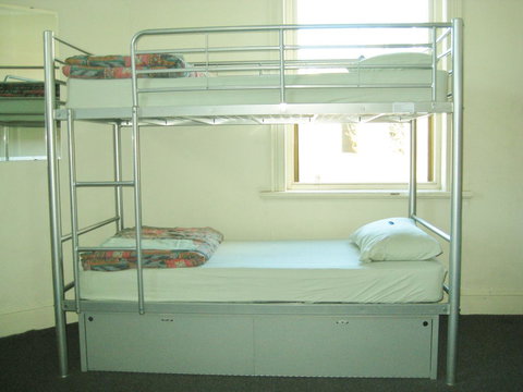 Backpack Oz - Sunshine Coast Tourism 41