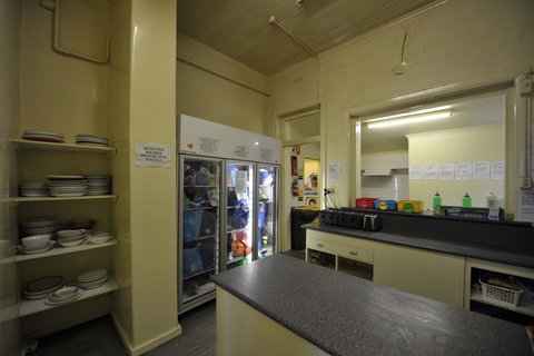 Backpack Oz - Sunshine Coast Tourism 29