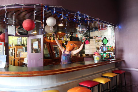 Backpack Oz - Sunshine Coast Tourism 5