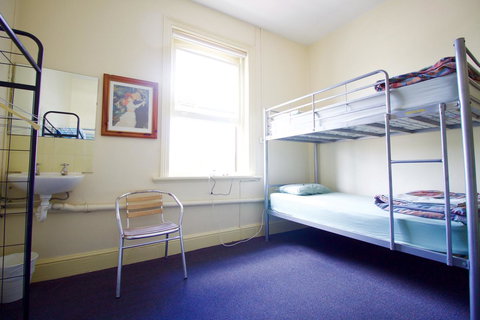 Backpack Oz - Sunshine Coast Tourism 39