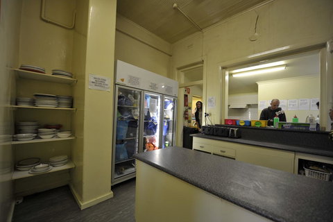 Backpack Oz - Sunshine Coast Tourism 26