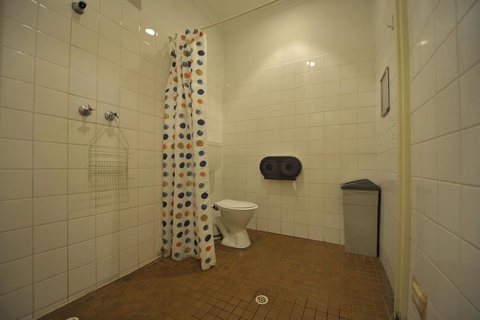 Backpack Oz - Sunshine Coast Tourism 37