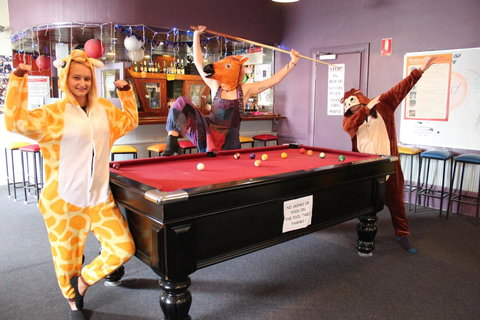 Backpack Oz - Sunshine Coast Tourism 4