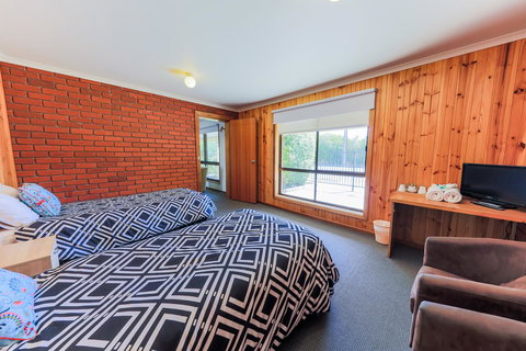 Country Roads Motor Inn Naracoorte - Holiday Sunshine Coast 15