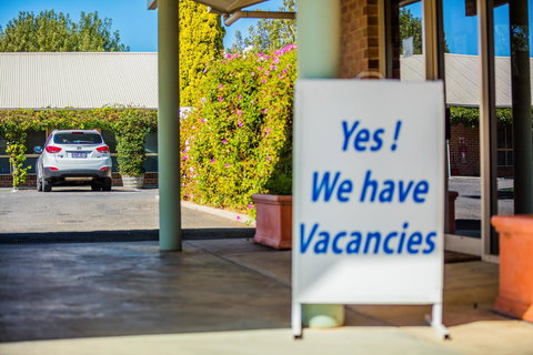 Country Roads Motor Inn Naracoorte - Holiday Sunshine Coast 22