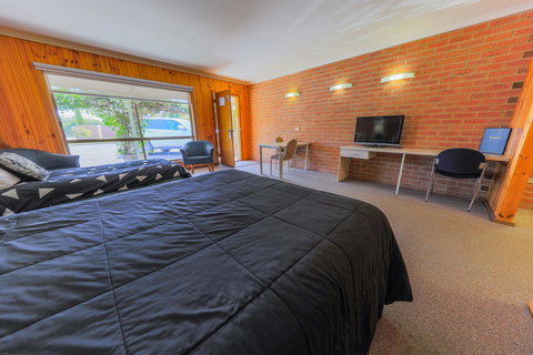 Country Roads Motor Inn Naracoorte - Holiday Sunshine Coast 35