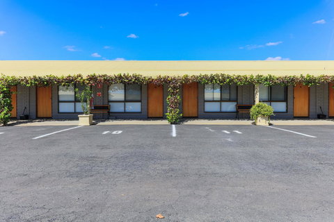 Country Roads Motor Inn Naracoorte - Holiday Sunshine Coast 29