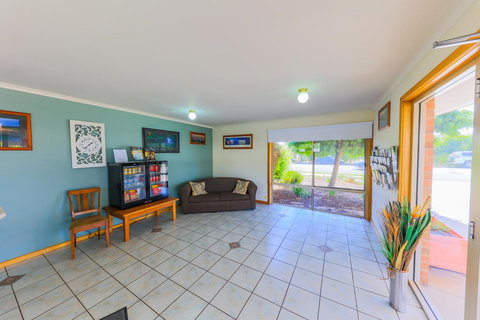 Country Roads Motor Inn Naracoorte - Holiday Sunshine Coast 37