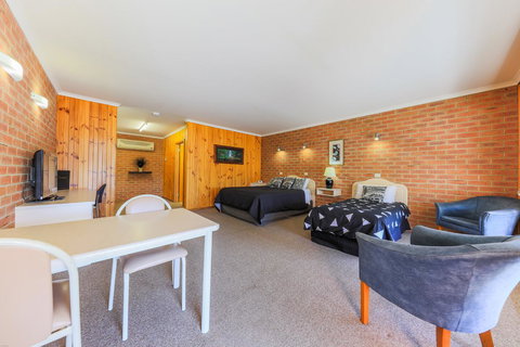 Country Roads Motor Inn Naracoorte - Holiday Sunshine Coast 25