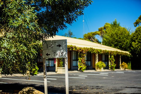 Country Roads Motor Inn Naracoorte - Holiday Sunshine Coast 20
