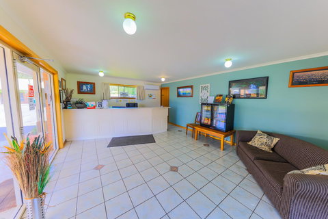 Country Roads Motor Inn Naracoorte - Holiday Sunshine Coast 14
