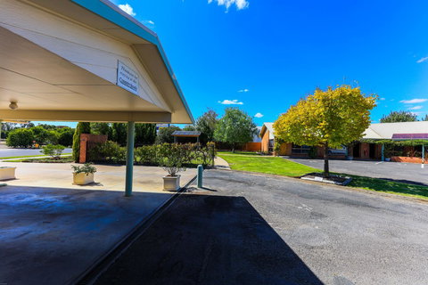Country Roads Motor Inn Naracoorte - Holiday Sunshine Coast 38