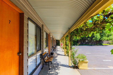 Country Roads Motor Inn Naracoorte - Holiday Sunshine Coast 27