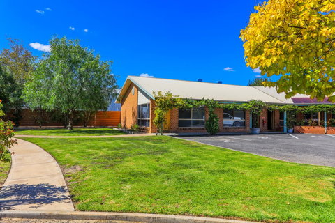 Country Roads Motor Inn Naracoorte - Holiday Sunshine Coast 13