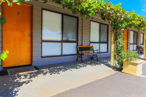 Country Roads Motor Inn Naracoorte - Holiday Sunshine Coast 24