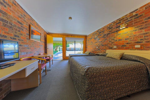 Country Roads Motor Inn Naracoorte - Holiday Sunshine Coast 10