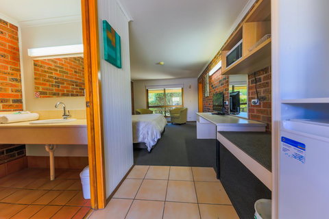 Country Roads Motor Inn Naracoorte - Holiday Sunshine Coast 12