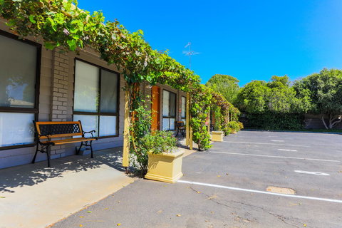 Country Roads Motor Inn Naracoorte - Holiday Sunshine Coast 26