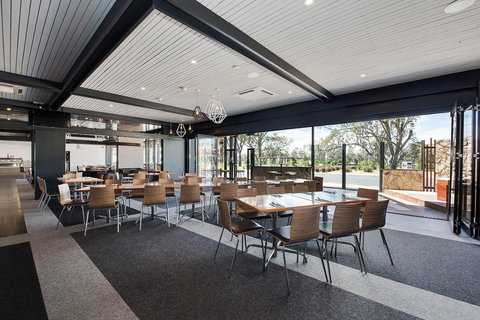 Berri Hotel - Sunshine Coast Tourism 12