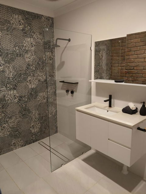 Desert Gum Retreat Gough St - Sunshine Coast Tourism 12