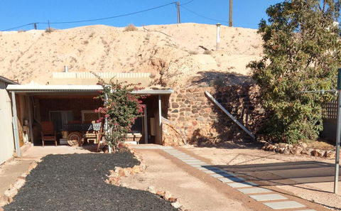 Desert Gum Retreat Gough St - Sunshine Coast Tourism 7