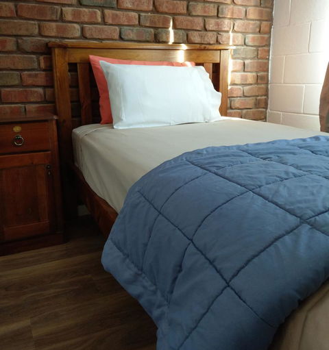 Desert Gum Retreat Gough St - Sunshine Coast Tourism 11