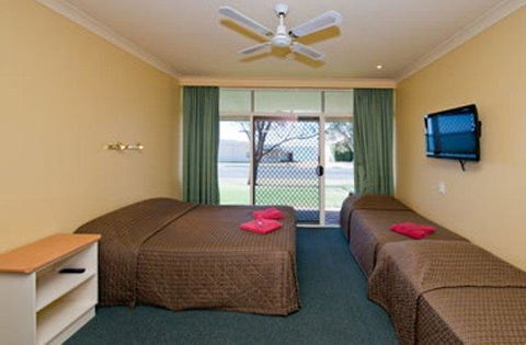 Barmera Lake Resort Motel - Sunshine Coast Tourism 13