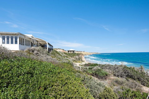 Red Door - Holiday Sunshine Coast 17