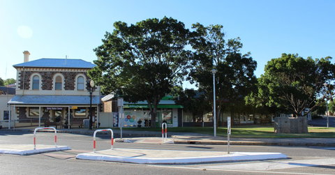 Royal Exchange Hotel - Holiday Sunshine Coast 9