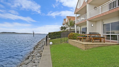 Salt Waterfront Apartment - Sunshine Coast Tourism 4