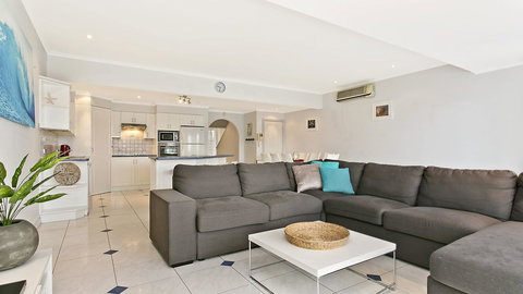 Salt Waterfront Apartment - Sunshine Coast Tourism 8